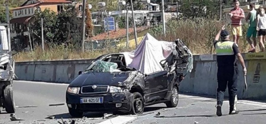 FOTO/ Ja pamjet nga aksidenti Kavajë-Durrës, ku vdiq 21 vjeçari