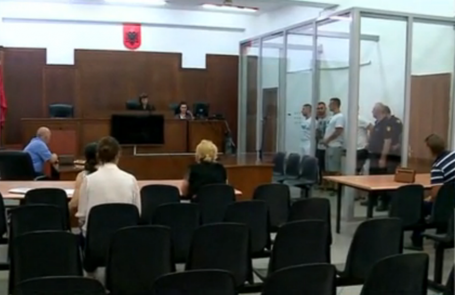 FOTOLAJM/ 4 Atentatorët e Mariglen Hoxhës dalin para drejtësisë