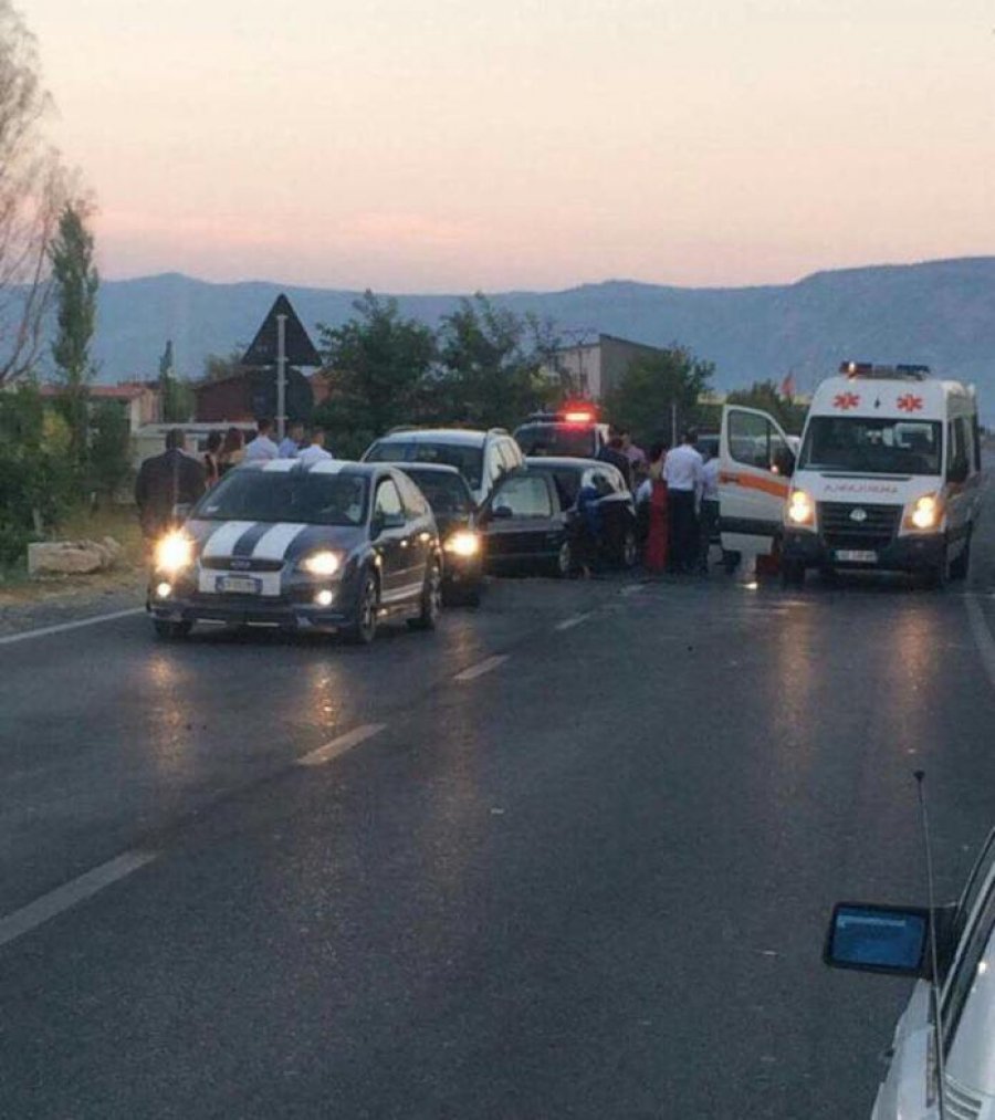FOTO/ Lezhë, përplasen 4 makina, raportohen të plagosur