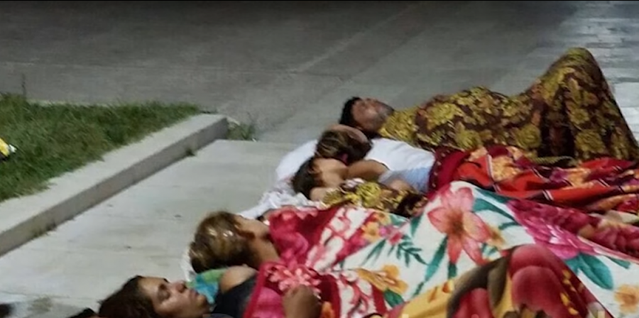 VIDEO/ Durrës, shihni çfarë ndodh natën poshtë zyrës së Vangjush Dakos