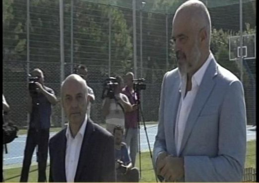 FOTO/ Takimi jozyrtar, kryeministrat e Ballkanit mbërrijnë në Durrës