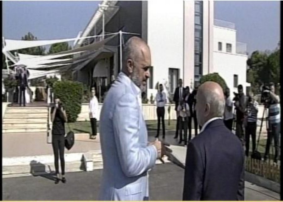 FOTO/ Takimi jozyrtar, kryeministrat e Ballkanit mbërrijnë në Durrës