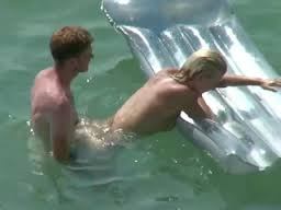 FOTO/ Seks në plazh, çiftet që u kapën mat