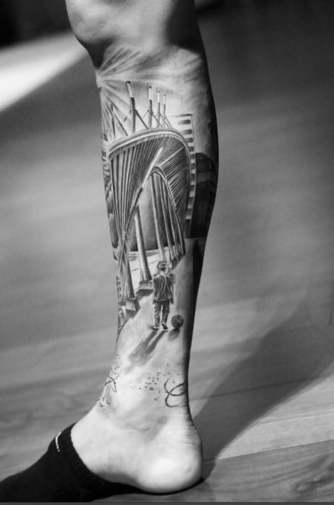 FOTO GALERI / Kryevepër e Valon Behramit, bën tatuazh në këmbë të gjithë jetën e tij në Kosovë