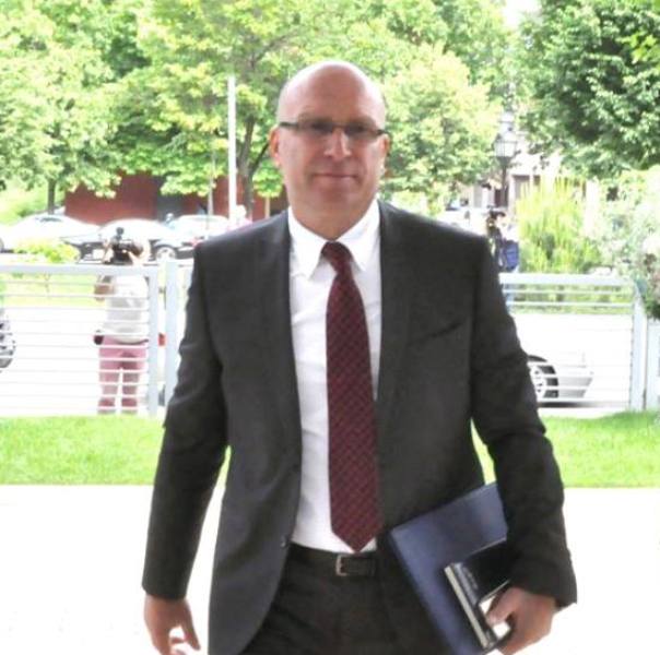 Zjarret dalin nga kontrolli, Demiraj i shkon në zyrë Metës