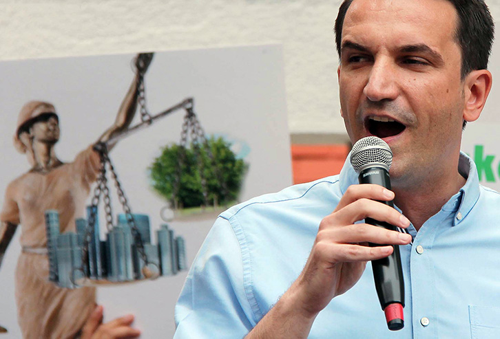 FOTO LAJM/ Erion Veliaj gënjen, kanionet e Kalifornisë “i shet” për malësitë e Tiranës