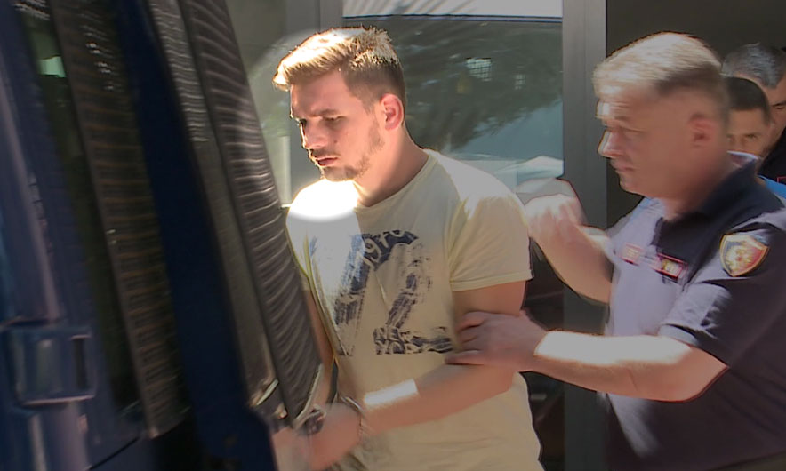 Nusja i jep mbiemrin burrit për të emigruar në Angli, por ajo që ndodh i çon dy familjet në prokurori