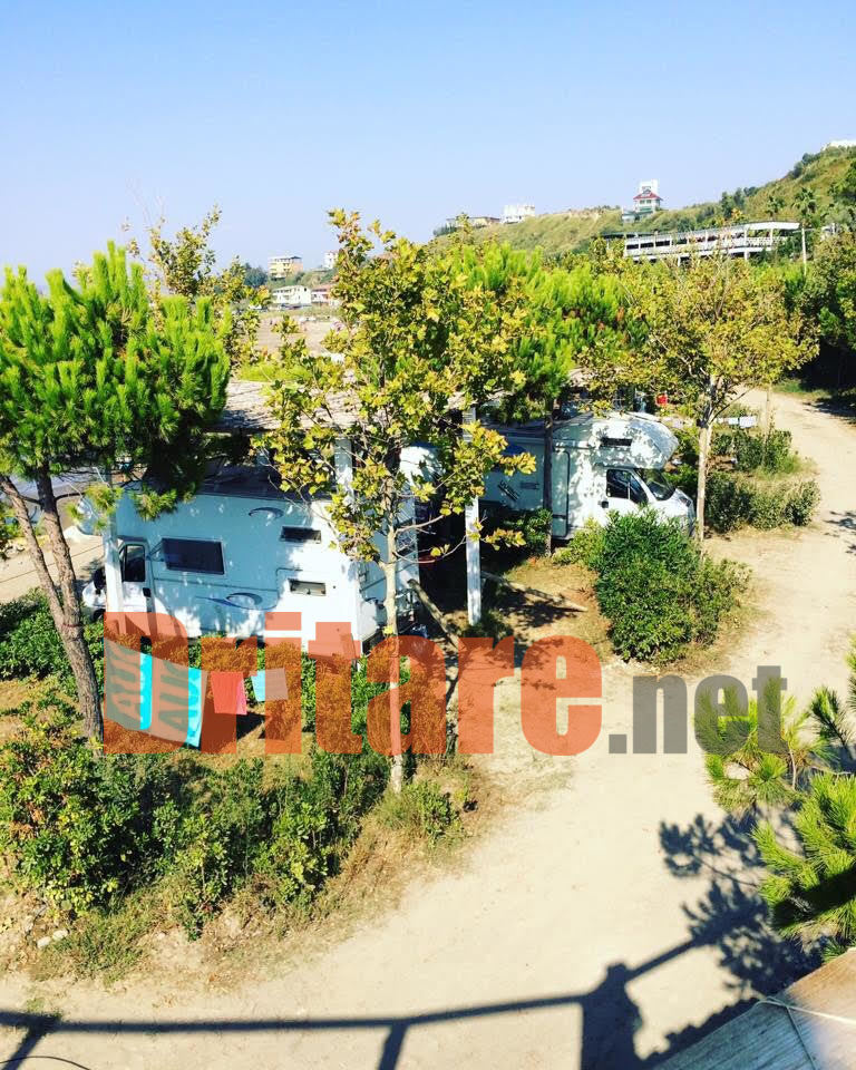 Kampi ku nuk pranohesh nëse je shqiptar: Jeni zhulsa!