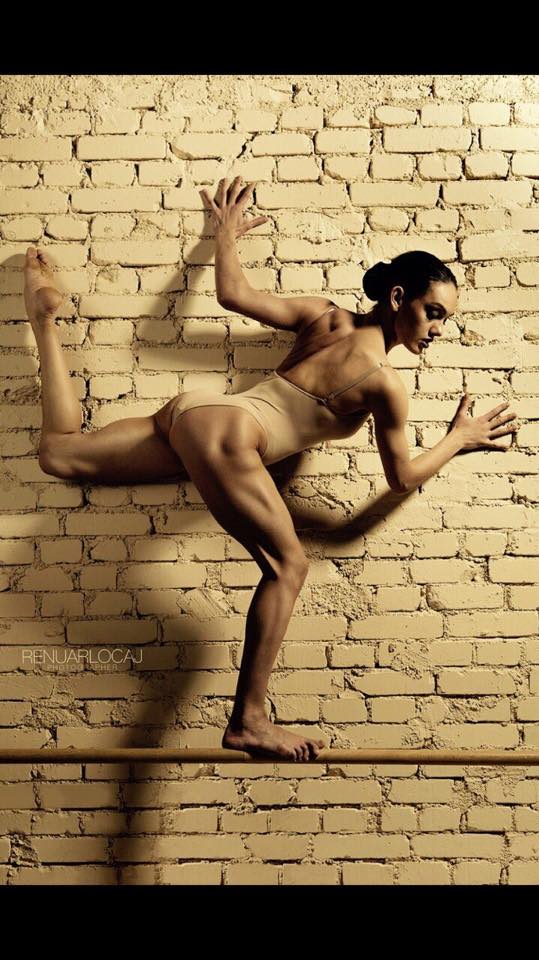 FOTO/ Balerina e njohur shqiptare sërish nudo