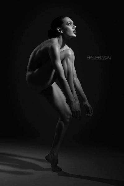 FOTO/ Balerina e njohur shqiptare sërish nudo