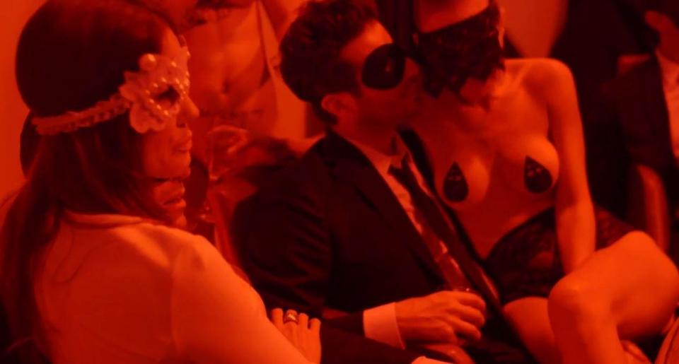 FOTO/ Klubi i seksit, anëtarësohuni me vëtëm 1 milion USD