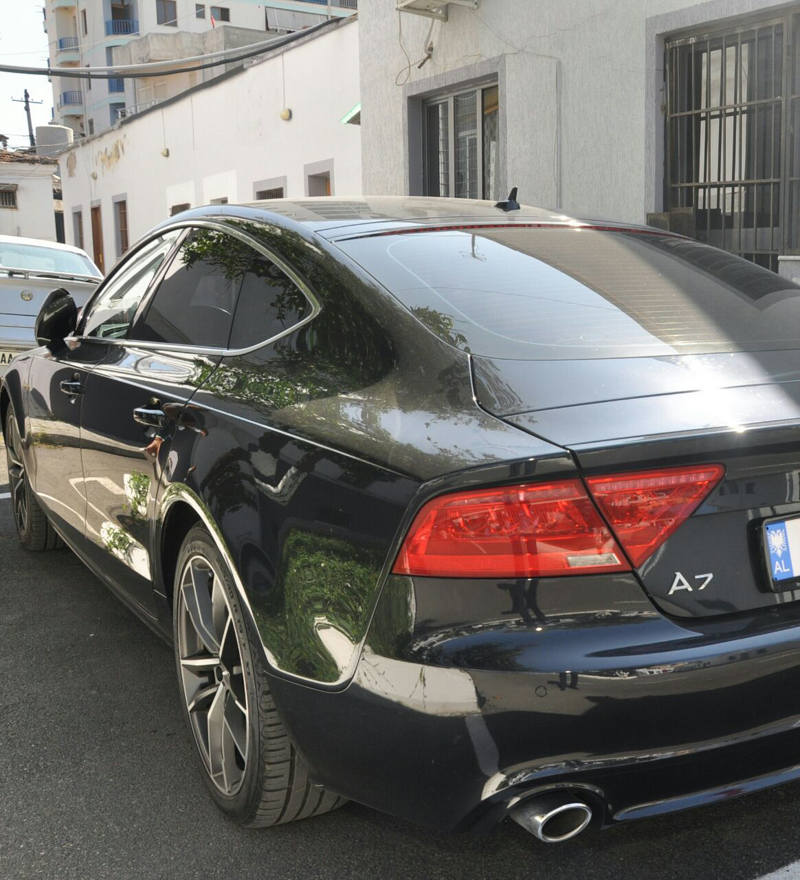 FOTO GALERI/ Elbasan, sekuestrohen 4 automjete të dyshuara si të vjedhura në vendet e BE