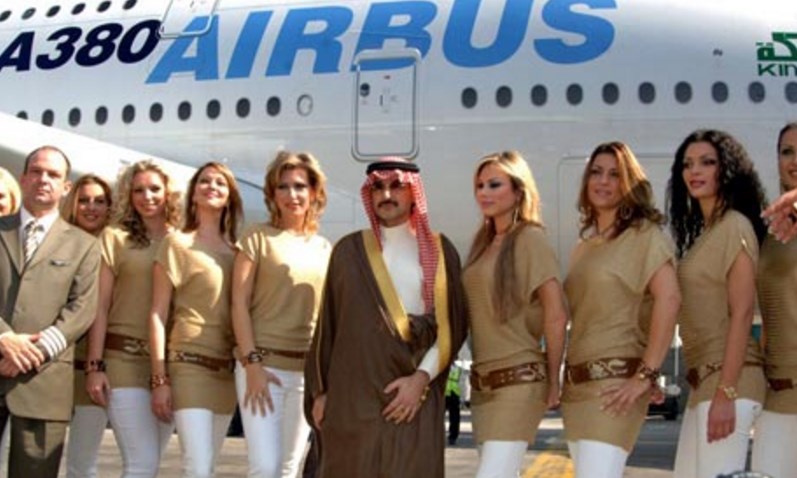 FOTO/ Kush është sheiku që me jahtin e tij luksoz mbërriti sot në Tiranë