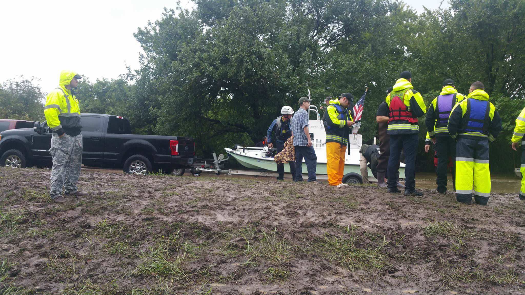 SPECIALE & FOTO GALERI/ Njihuni me Heronjtë shqiptarë që po shpëtojnë qindra amerikanë nga vërshimet në Houston Teksas