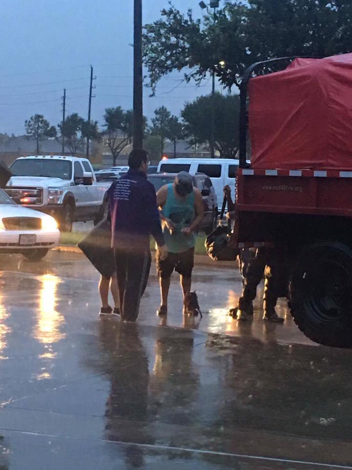 SPECIALE & FOTO GALERI/ Njihuni me Heronjtë shqiptarë që po shpëtojnë qindra amerikanë nga vërshimet në Houston Teksas