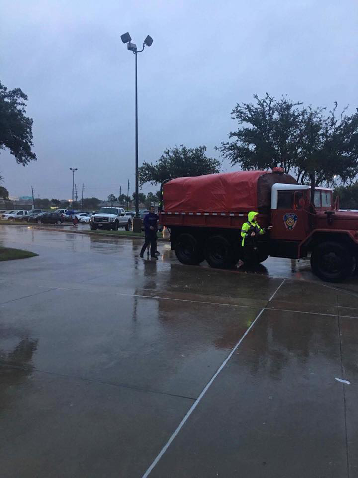 SPECIALE & FOTO GALERI/ Njihuni me Heronjtë shqiptarë që po shpëtojnë qindra amerikanë nga vërshimet në Houston Teksas