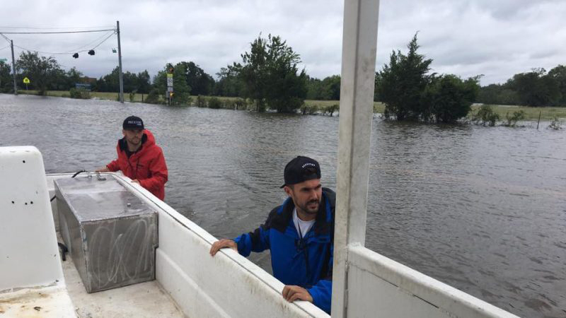 SPECIALE & FOTO GALERI/ Njihuni me Heronjtë shqiptarë që po shpëtojnë qindra amerikanë nga vërshimet në Houston Teksas