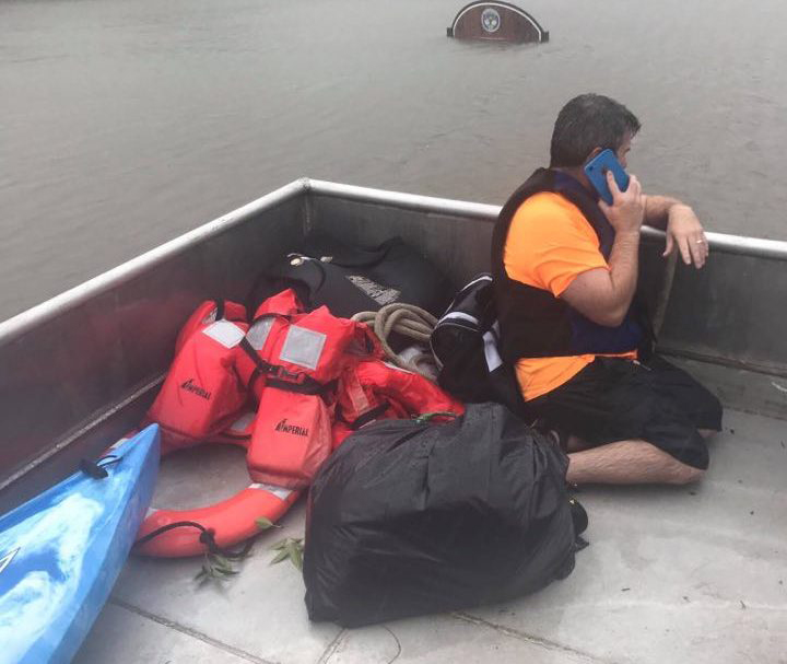 SPECIALE & FOTO GALERI/ Njihuni me Heronjtë shqiptarë që po shpëtojnë qindra amerikanë nga vërshimet në Houston Teksas