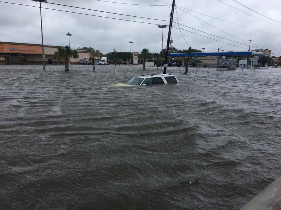 SPECIALE & FOTO GALERI/ Njihuni me Heronjtë shqiptarë që po shpëtojnë qindra amerikanë nga vërshimet në Houston Teksas