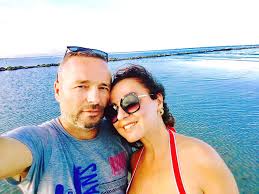 “Tjetra” nuk i lë të qetë, flet për herë të parë burri i Suela Kalasë