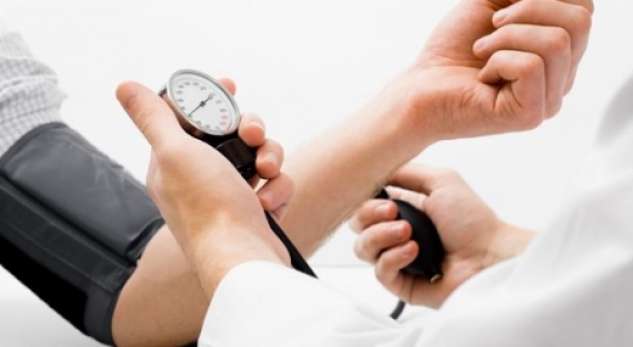 TABELA/ Sa duhet ta kemi tensionin sipas moshës