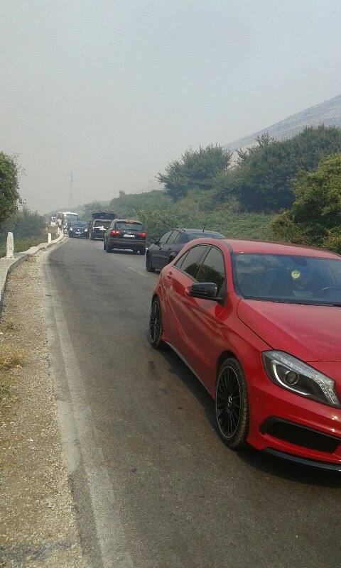 Sarandë, flakët përfshijnë Malin e Gjerë, bllokohet rruga