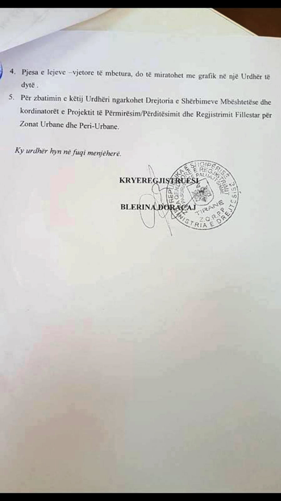 ABSURDI/ Kryeregjistruesja re privatizon ZRPP, urdhëron punonjësit të kthehen nga lejet vjetore