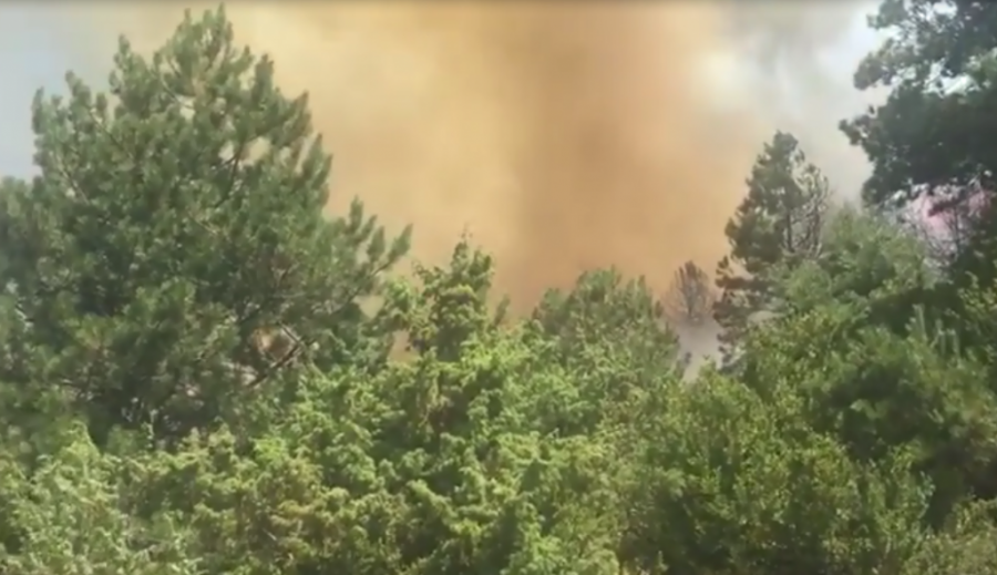 VIDEO & FOTO GALERI/ Flakë përfshijnë pikën turistike të Gjinarit, zjarri i afrohet banesave