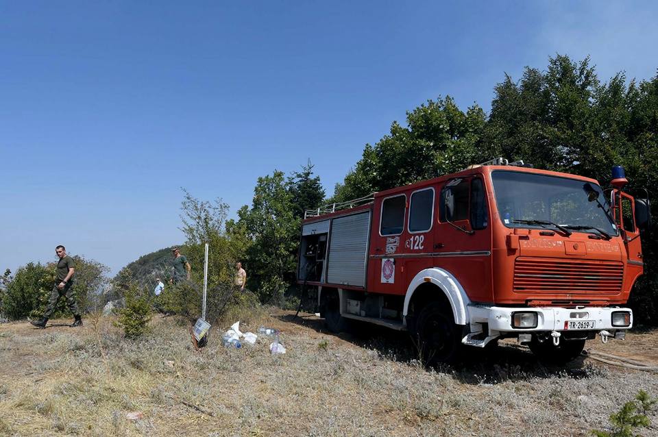 Zjarri i madh në Patos, flet shefi i MZSH: Situata është kritike