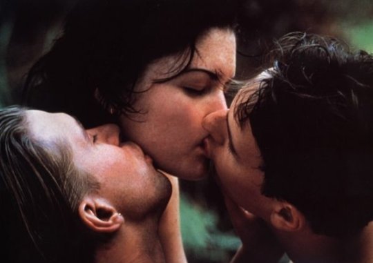 “Zemër, jam me shoqen”, i dashuri e zë mat me dy të tjerë