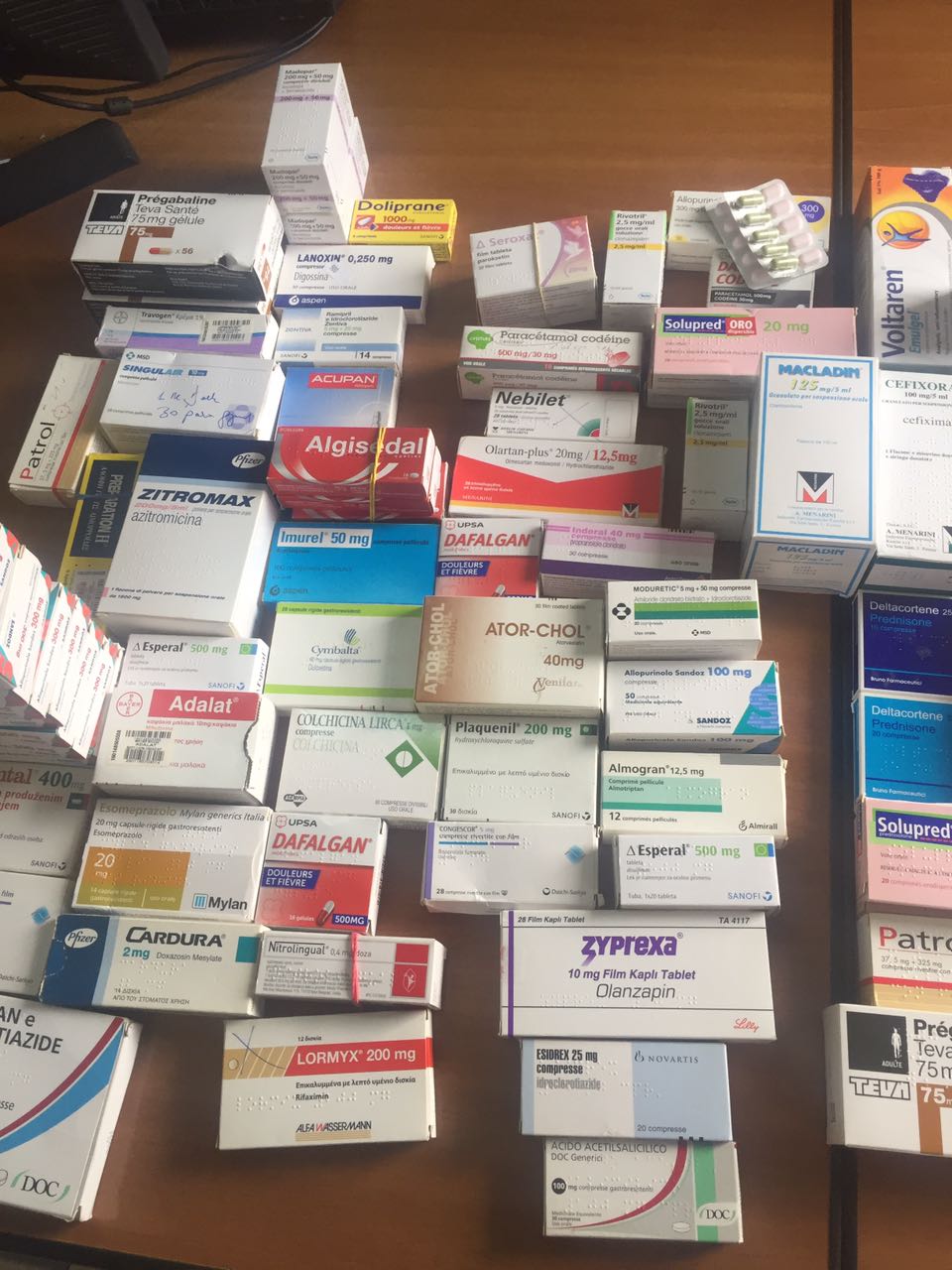 EMRAT/ Kontrabandë ilaçesh, dy menaxherët e farmacive në pranga