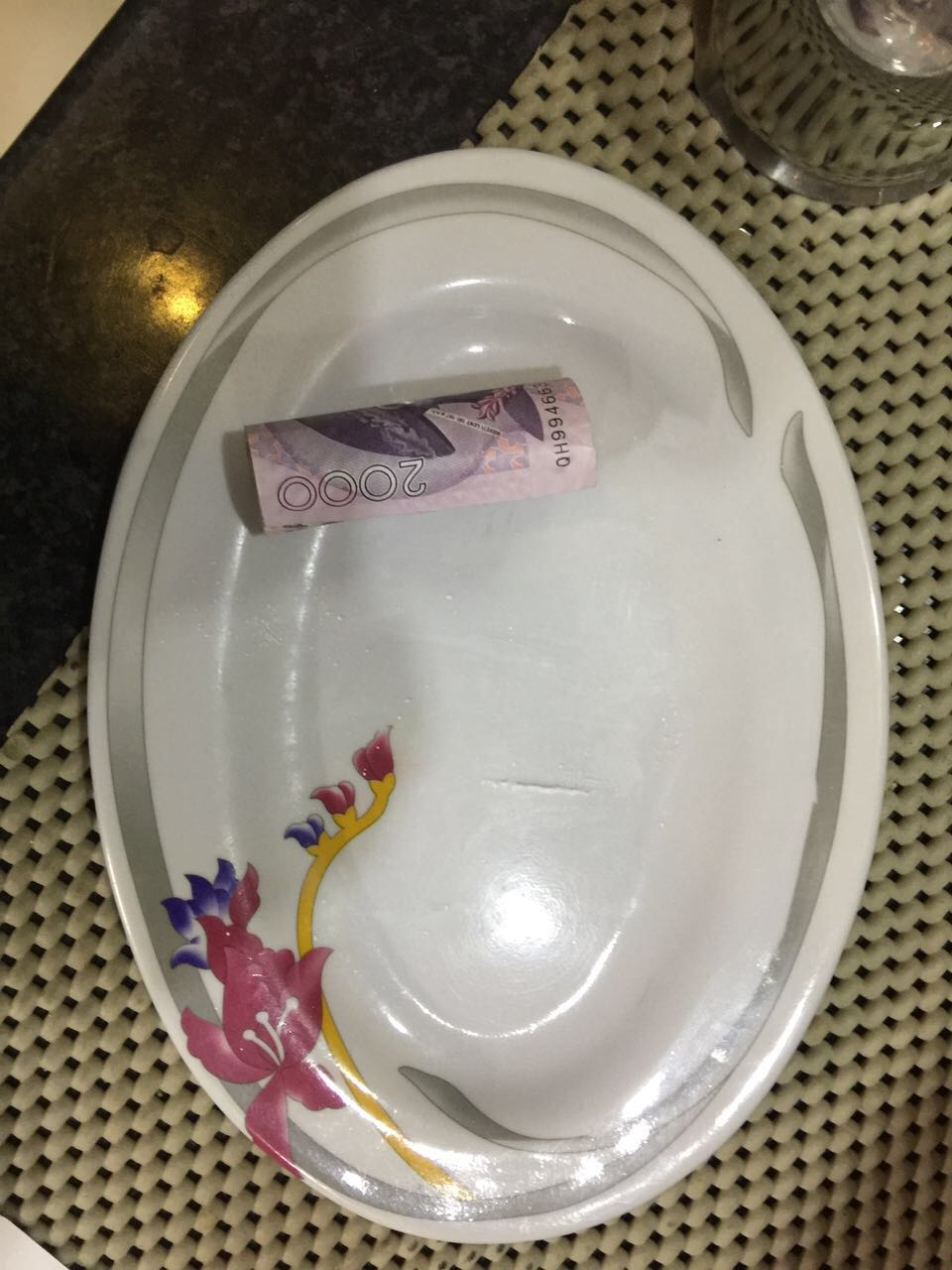 FOTO/ Makina luksoze dhe të blinduara, poker, kazino dhe drogë, çfarë zuri policia në befasi gjatë natës