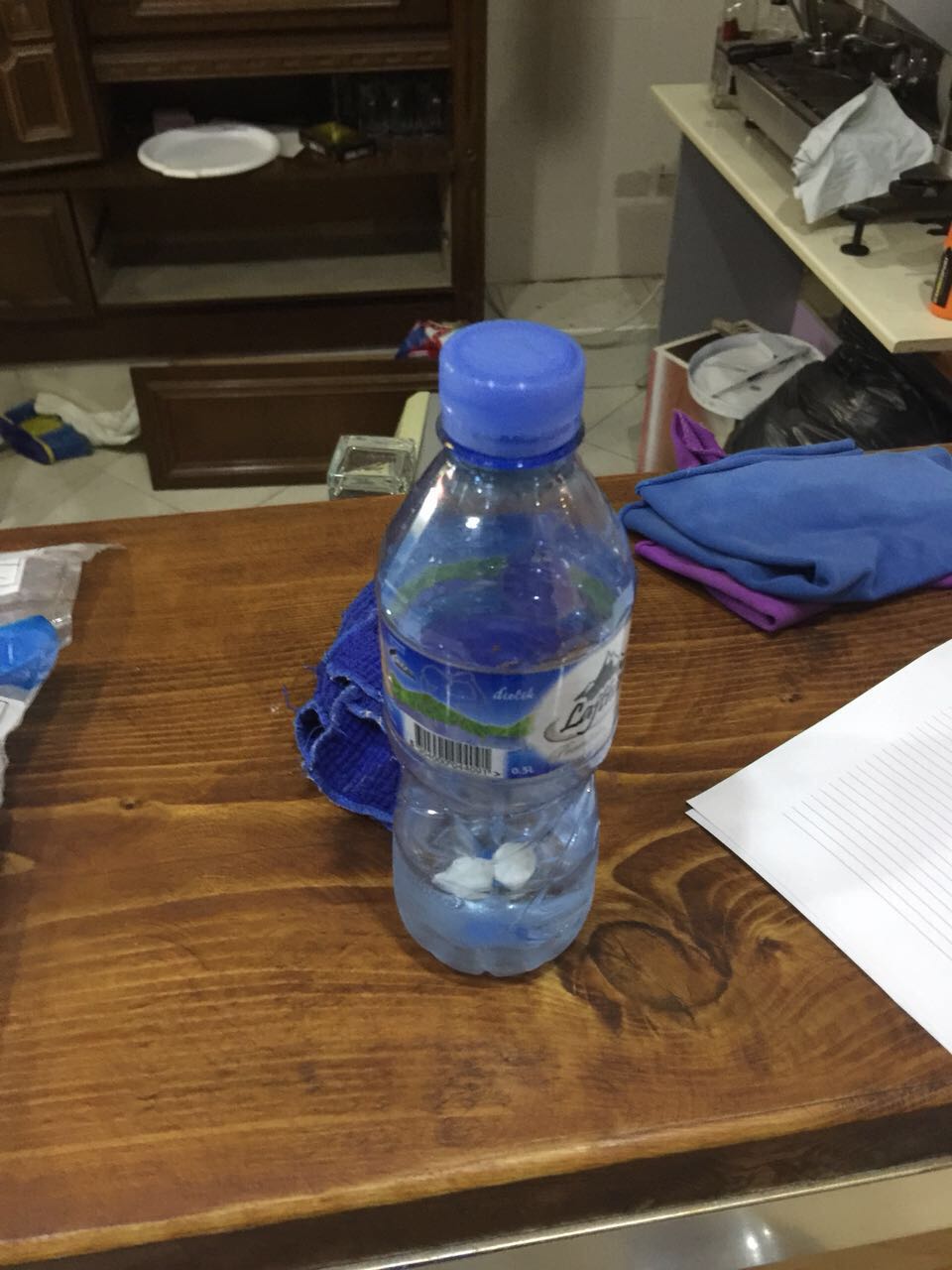 FOTO/ Makina luksoze dhe të blinduara, poker, kazino dhe drogë, çfarë zuri policia në befasi gjatë natës