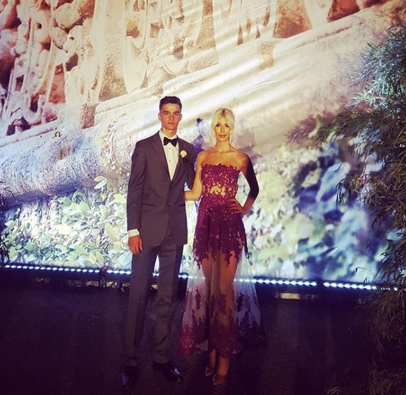 FOTO/ Kjo është vajza që kapi buqetën e luleve në dasmën e Besit dhe Xhensilës