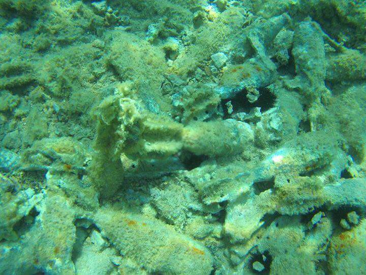 FOTO/ Zbulohet vendi i rrezikshëm në plazhin e Sarandës, shikoni predhat