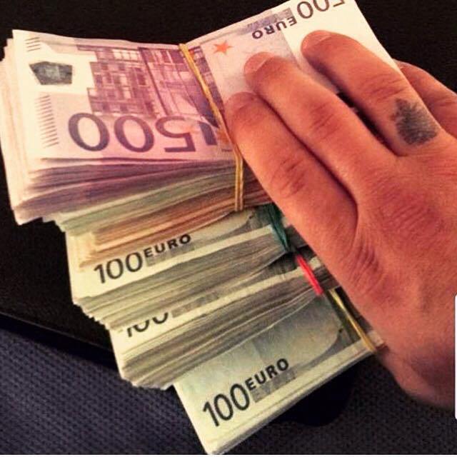 FOTO & VIDEO/ Jeta e shthurur e pasanikëve të Tiranës, luks dhe tufa me para