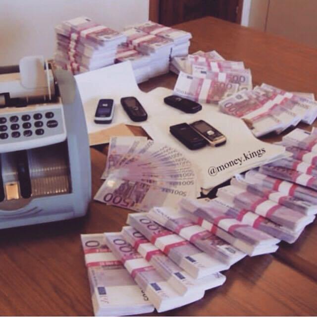 FOTO & VIDEO/ Jeta e shthurur e pasanikëve të Tiranës, luks dhe tufa me para