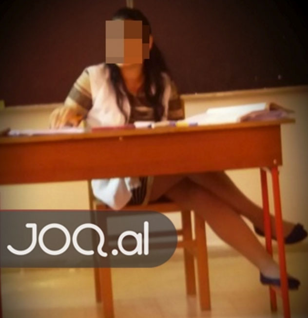 FOTO/ Lushnjë, mësuesja skandalizon nxënësit: Hap këmbët dhe i nxjerr të gjitha