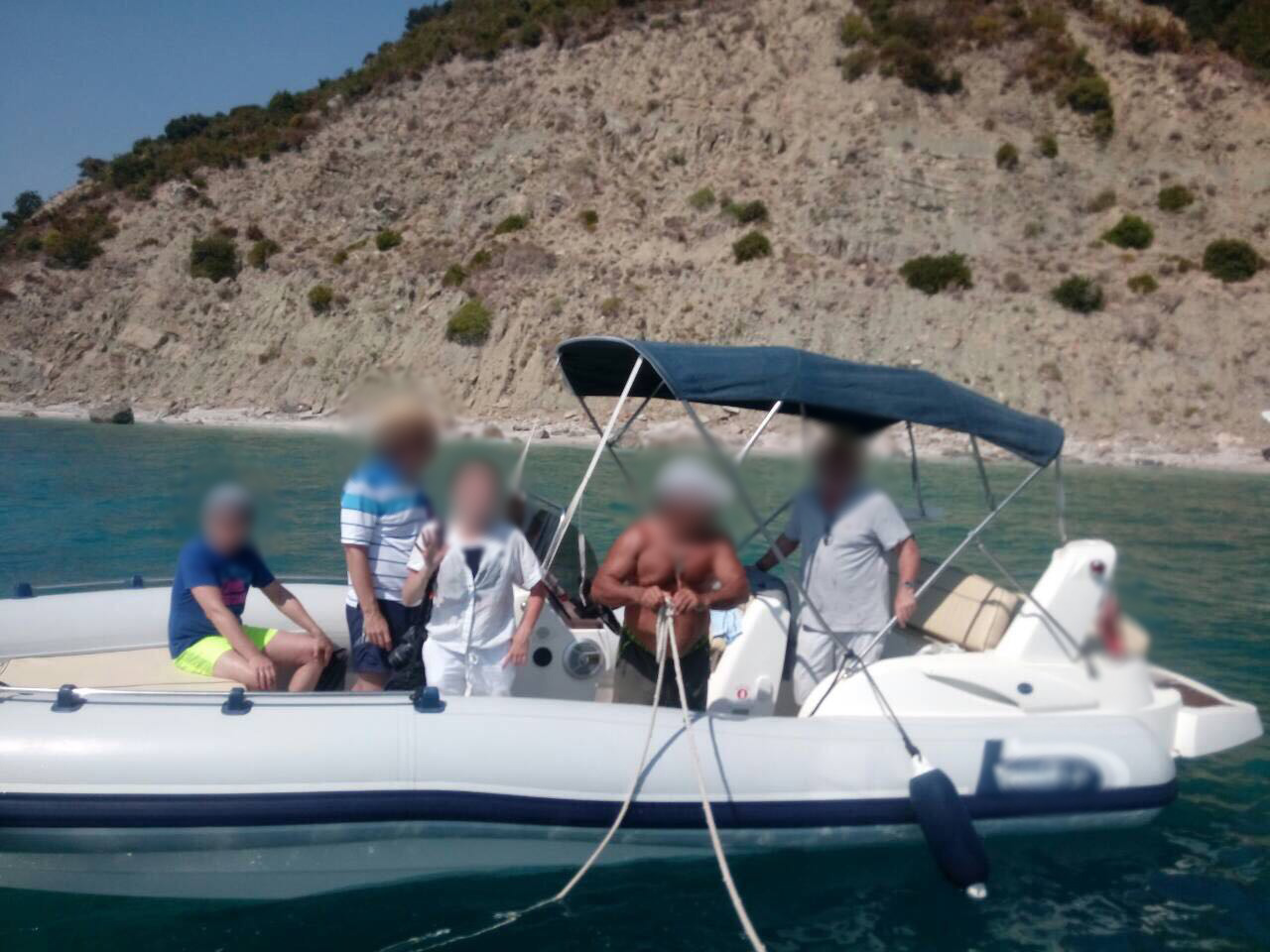 Himarë, shtatë turistë mbeten në det të hapur, policia u vjen në ndihmë