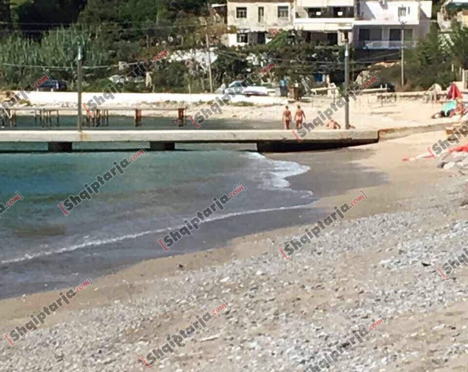 FOTO/ Turistët dalin nudo në Himarë