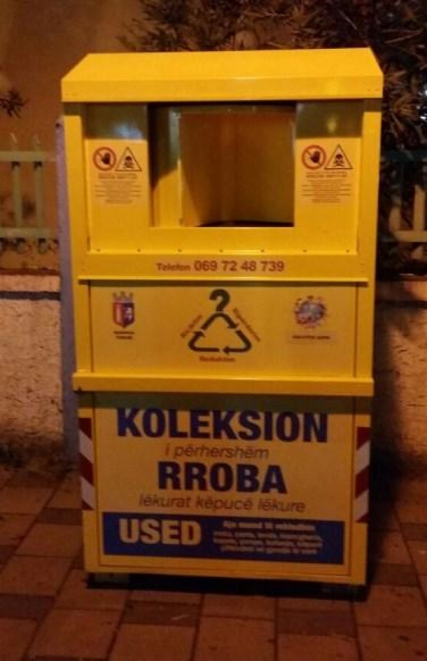 FOTO/ Dhuroji veshjet që nuk të duhen më, ja nisma e re