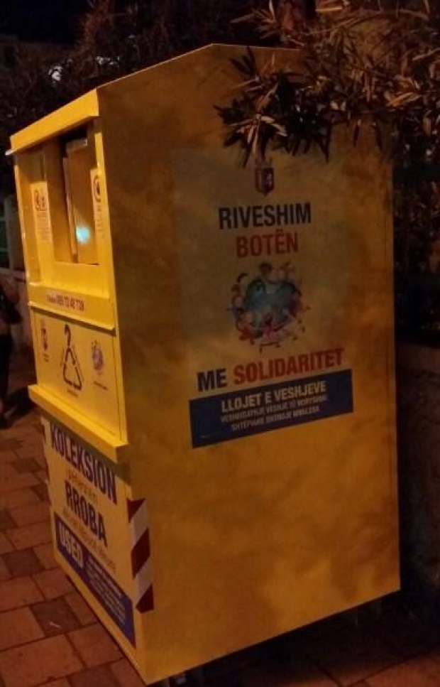 FOTO/ Dhuroji veshjet që nuk të duhen më, ja nisma e re