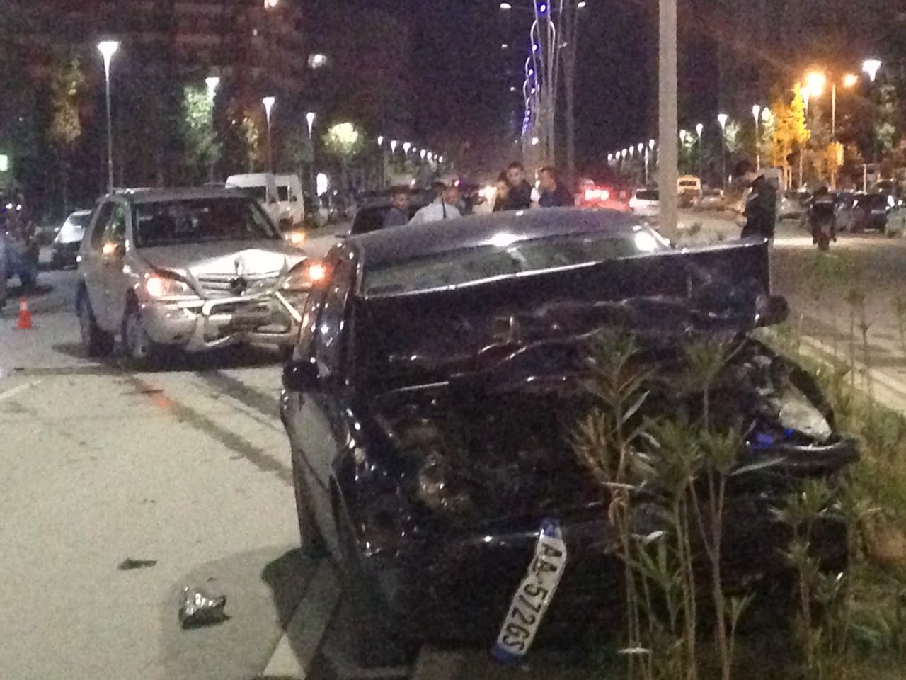 FOTO/ Vlorë, përplasen fuqishëm 4 makima, një person i plagosur rëndë