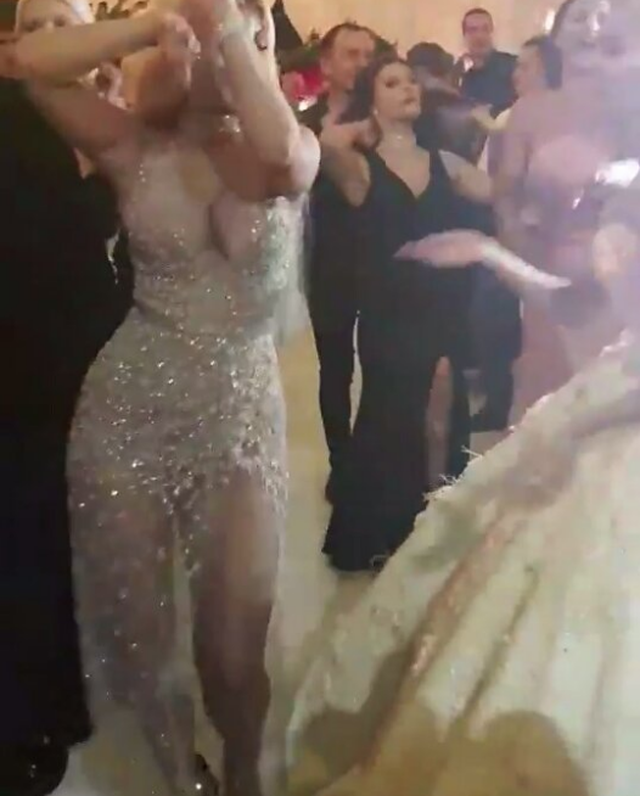 VIDEO/ Harbohet Luana, çmend të ftuarit e dasmës me twerk