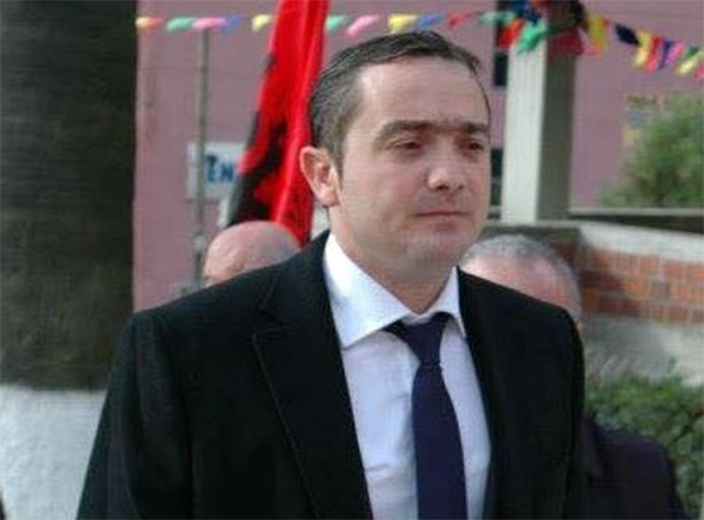 EMRI & FOTO/ Ish-prefekti dënohet  me 6 vjet burg, por Policia nuk e gjen dot “të arratisurin”