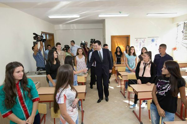 Basha një urim për ditën e parë të shkollës