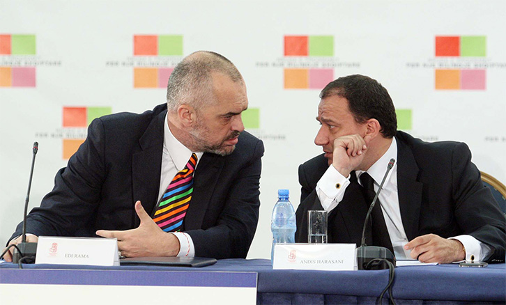 FOTO/ Andis Harasani ironizon Edi Ramën: Kot e ke…