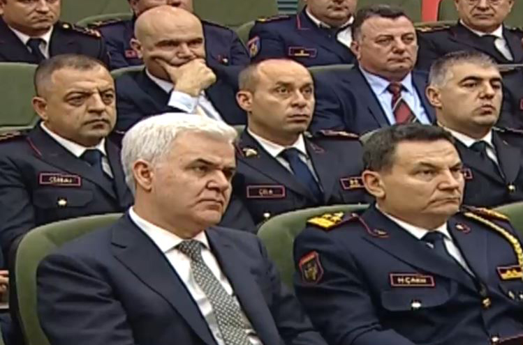 Fatmir Xhafaj “i bie nga Kina”, “puç ushtarak” ndaj Haki Çakos