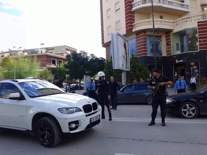 FOTO/ Vlorë, aksioni i policisë për sekuestrimin e makinave luksoze