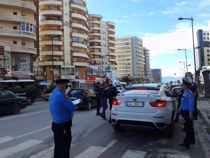 FOTO/ Vlorë, aksioni i policisë për sekuestrimin e makinave luksoze